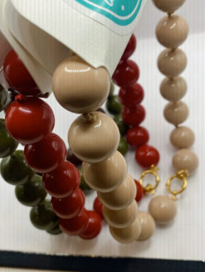 Alternative view of Collar Chicles cierre Omega