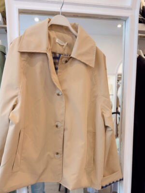 Alternative view of Gabardina Tobías