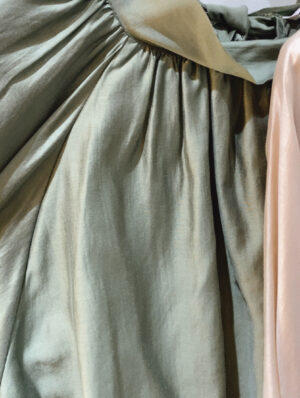 Alternative view of BLUSA GASA SATINADA