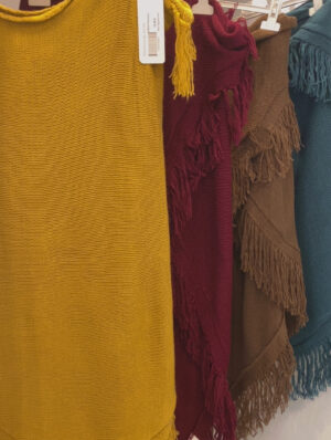 PONCHO FLECOS LANA GRS