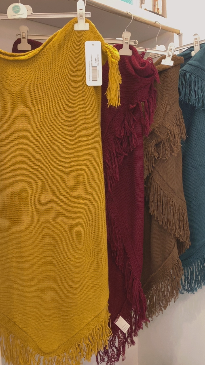 PONCHO FLECOS LANA GRS